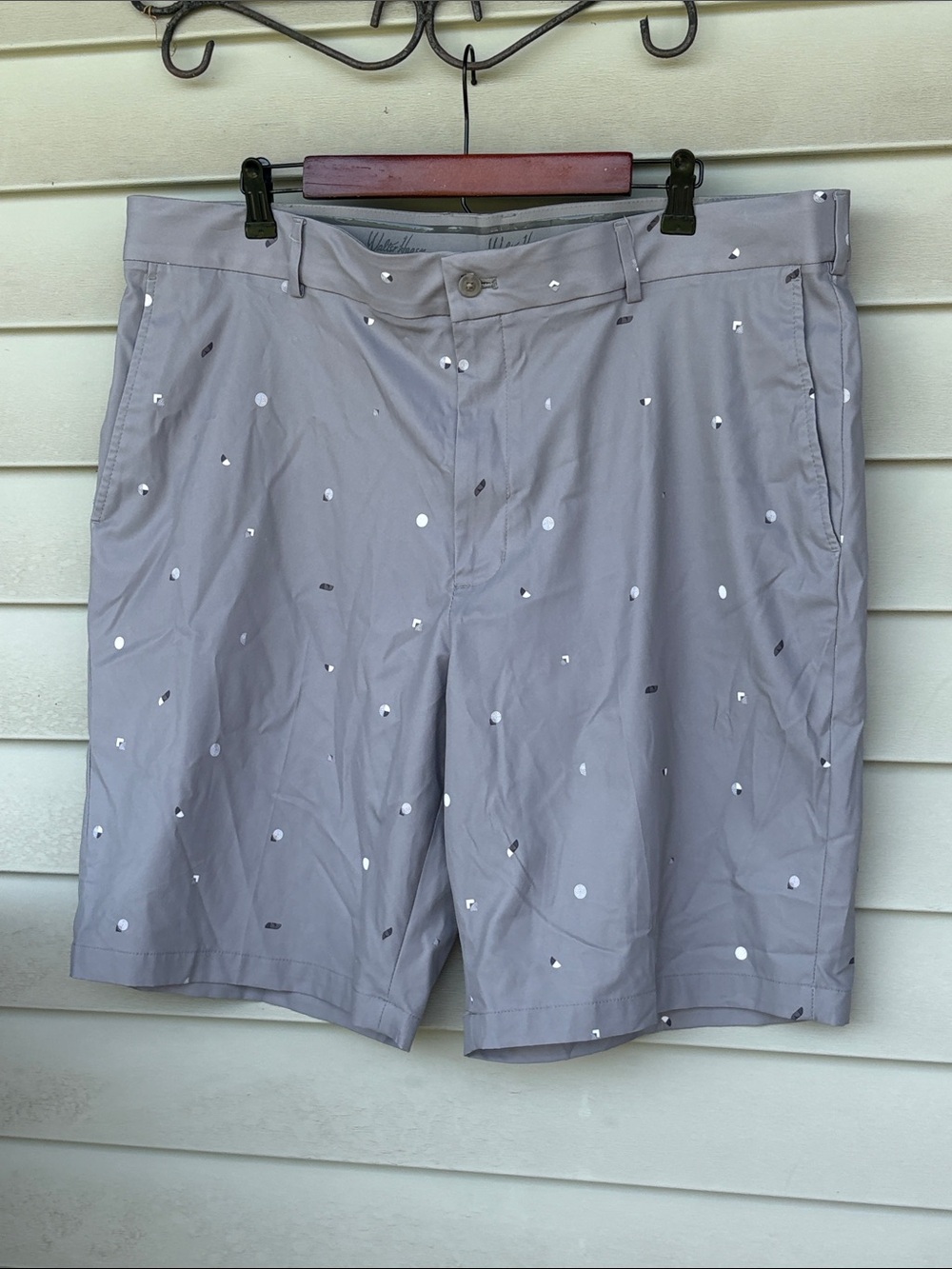 Walter Hagen Light Gray Geometric Design Casual Shorts.  Size 42.